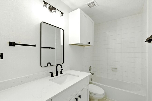 Building Photo - 2119 Hannover Way