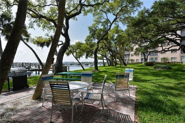 Building Photo - 8625 Midnight Pass Rd