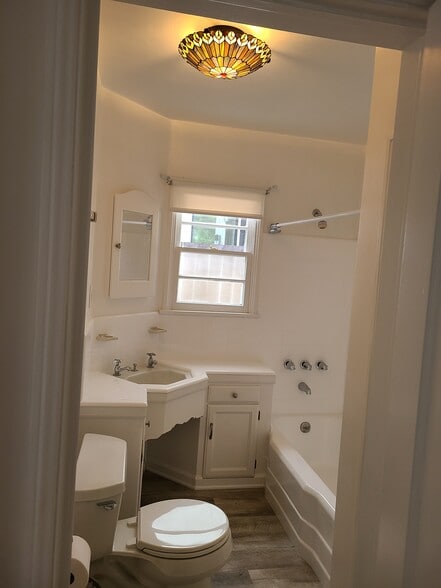 Bathroom - 1614 S Wooster St