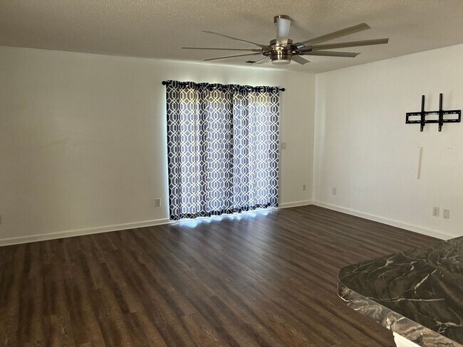 Building Photo - 630 Glen Haven Dr