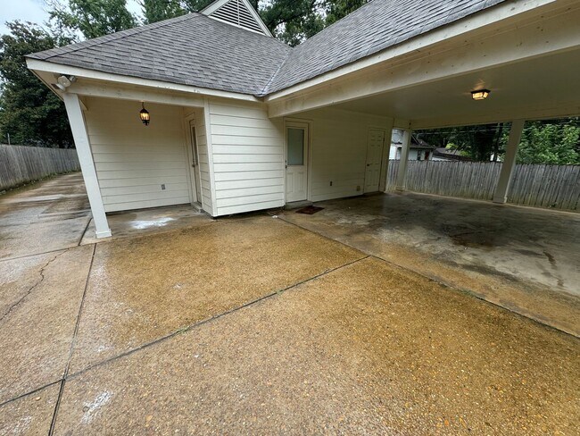 Building Photo - 3805 Carnes Ave