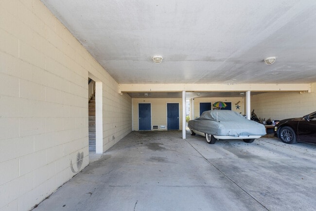 Building Photo - 2421 Beachview Dr