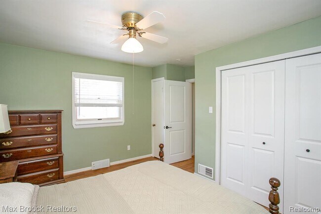 Building Photo - 4163 Amherst Rd