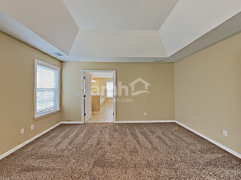 Building Photo - 1830 Madrid Falls Dr