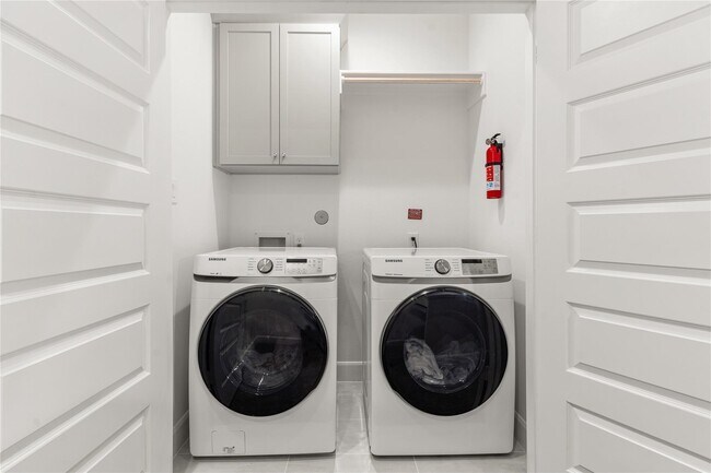 Building Photo - 308 Jensen Dr