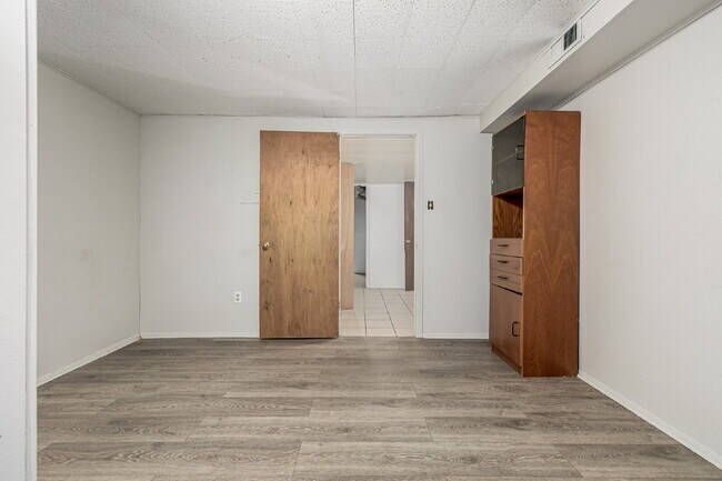 Building Photo - Great 3 Bed 3 Bath Hilltop Home for rent.