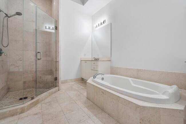 Building Photo - 801 S Olive Ave