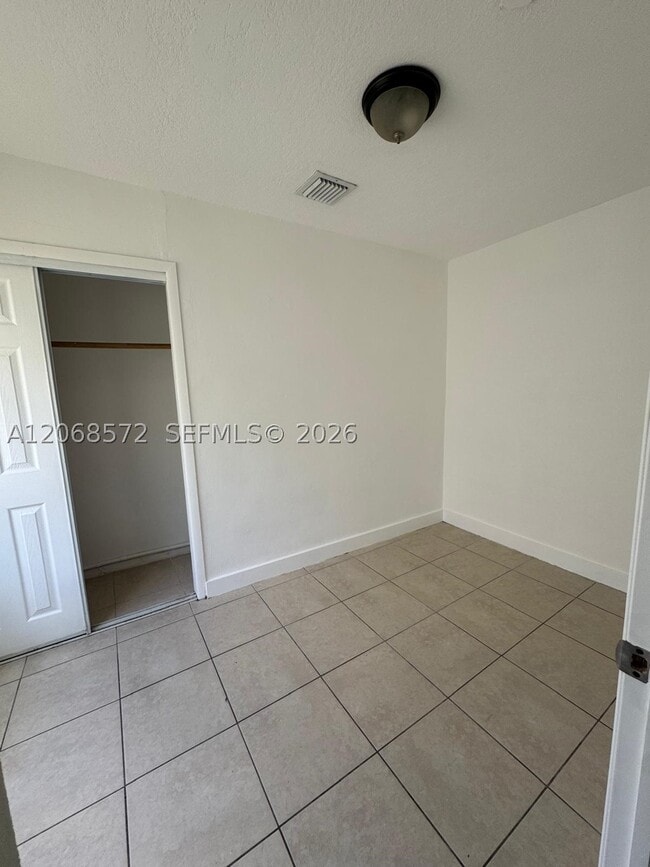 Building Photo - 4130 SW 25th St
