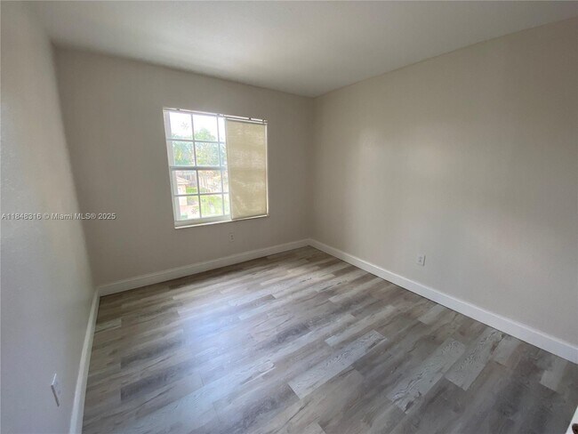 Building Photo - 562 NW 130th Ave