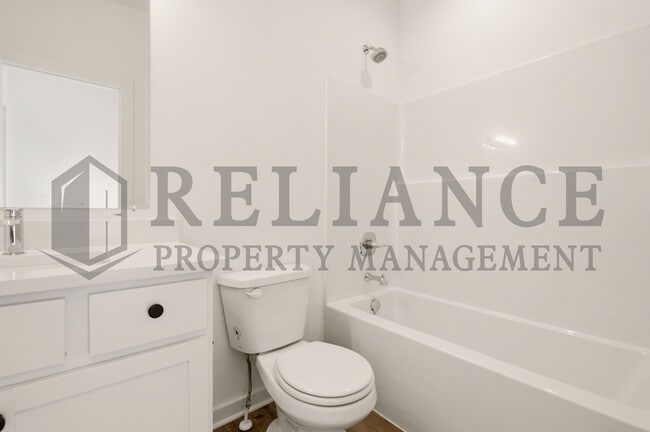 Building Photo - 5238 N Pinecrest Ct