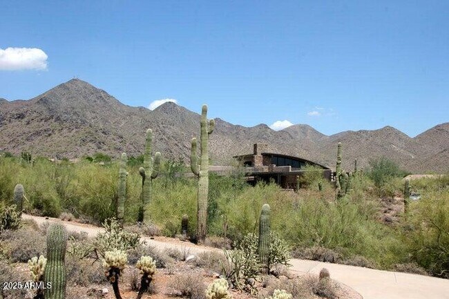 Building Photo - 10429 E Hillery Dr