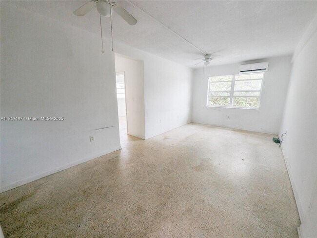 Primary Photo - 2000 NW 29th St