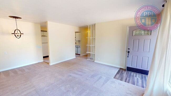 Building Photo - OREGON CITY / DEPOSIT FREE MOVE IN WITH OB...