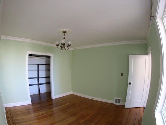 Building Photo - 22 Cotter St