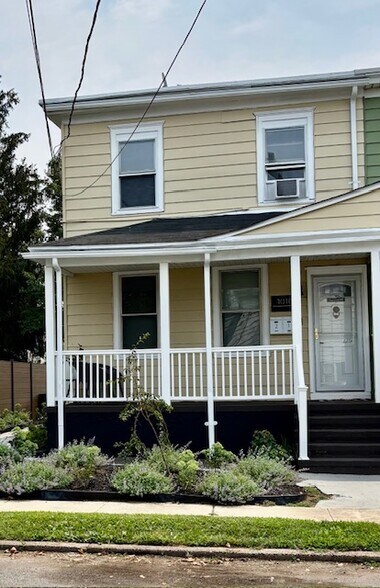 Main House - 1016 W 3rd St