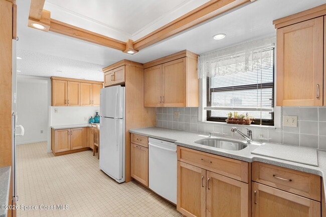 Building Photo - 3165 N Atlantic Ave