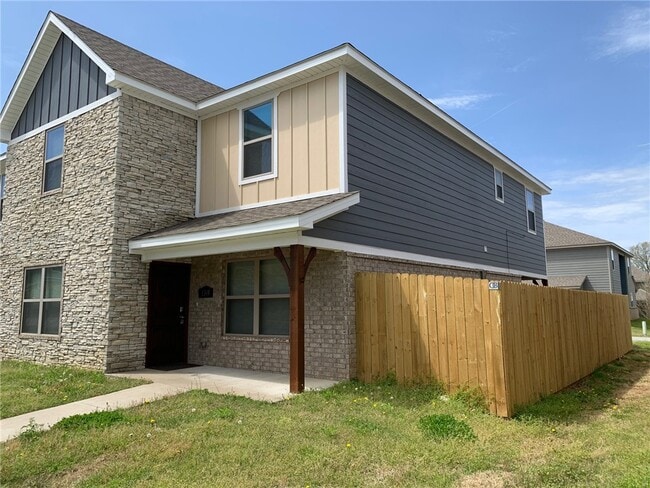 Building Photo - 1349 N Corsica Dr