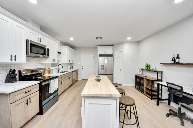 Building Photo - 2811 Winbern St