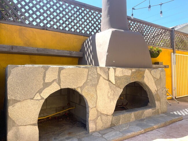 Building Photo - Custom 3-Bed, 2.5 -Bath Retreat with Luxury Features in Reseda