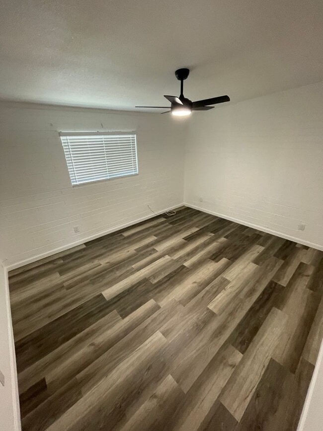 Building Photo - READY TO VIEW NOW! 2 Bedroom, 1 Bath Apart...