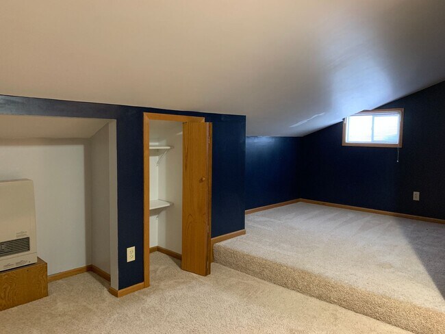 Building Photo - Charming Single Family Home