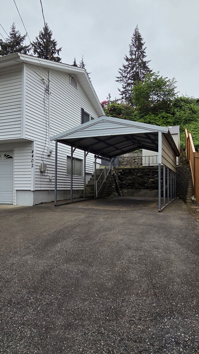 Building Photo - 4402 Thomson Ave