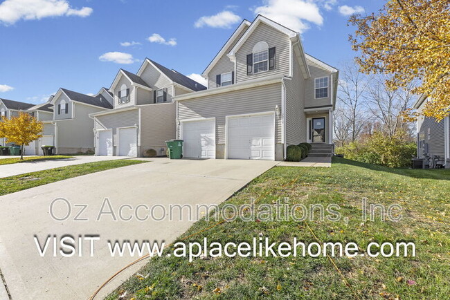 Building Photo - 2216 SW Rambling Vine Rd