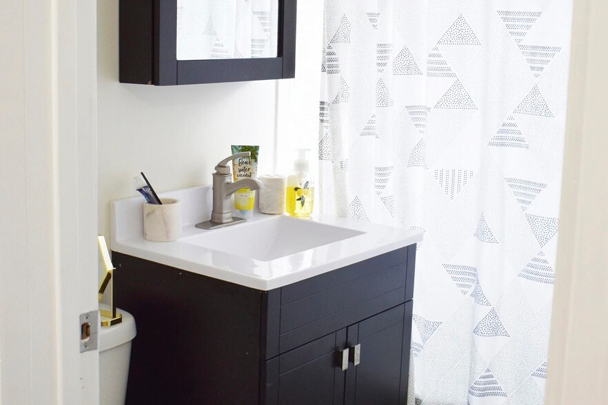 Building Photo - 3829 N Greenview Ave