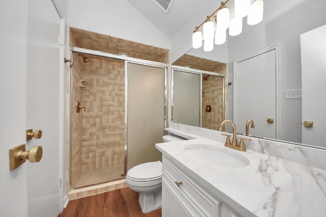 Building Photo - Freshly Remodeled Sugar Land Home with a Garden That Came Ready to Show Off