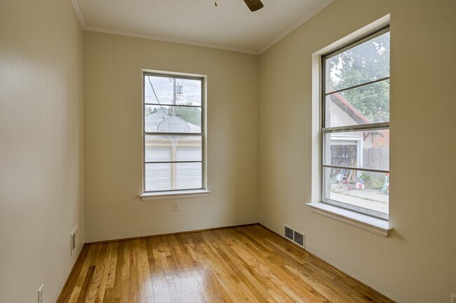 Building Photo - 2030/2034 South St