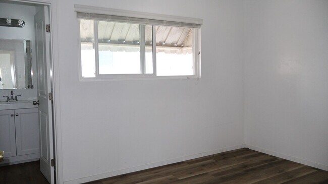 Building Photo - 2 bedrooms 2 full bathrooms duplex in El Cajon City.