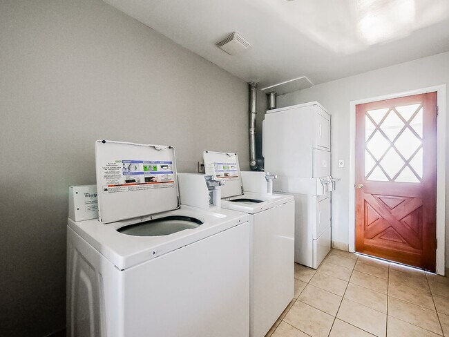 Building Photo - 125 E Van Riper Rd