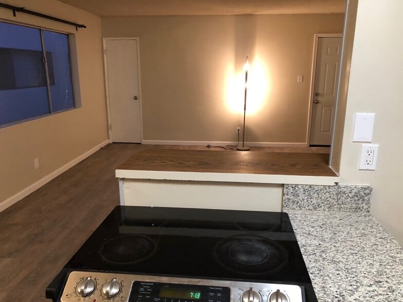 Building Photo - 2107 Earl Ave