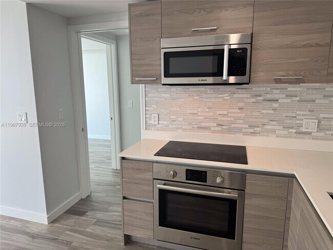 Building Photo - 1300 S Miami Ave