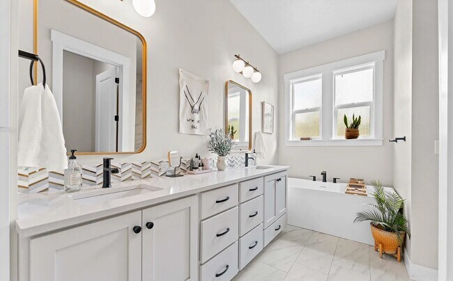 Building Photo - 6580 Sage Basin Way