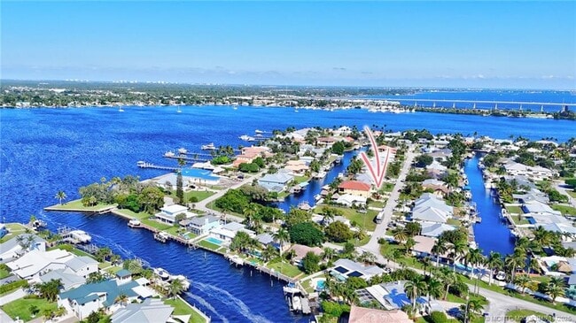 Primary Photo - 1425 SW Egret Way