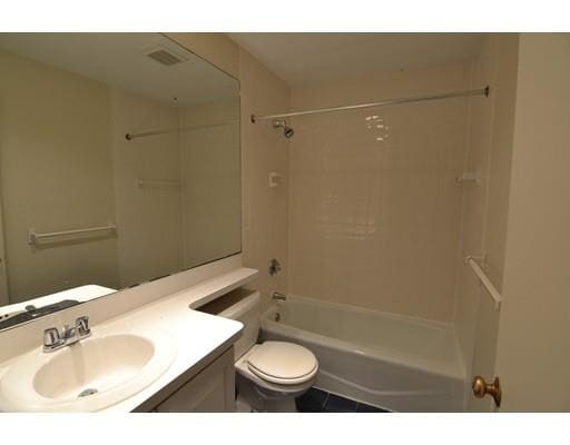 Building Photo - 38 St Germain St