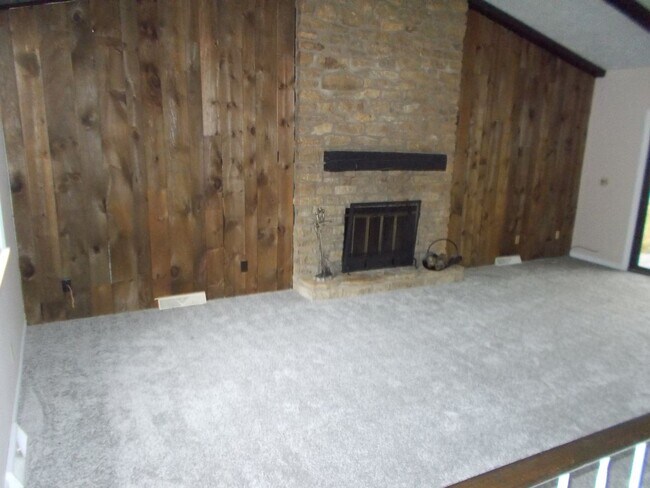 Building Photo - Welcome to this Stunning and Expansive 3 Bedroom, 2 1/2 Bath Home in the Desirable Oak Park Area ...