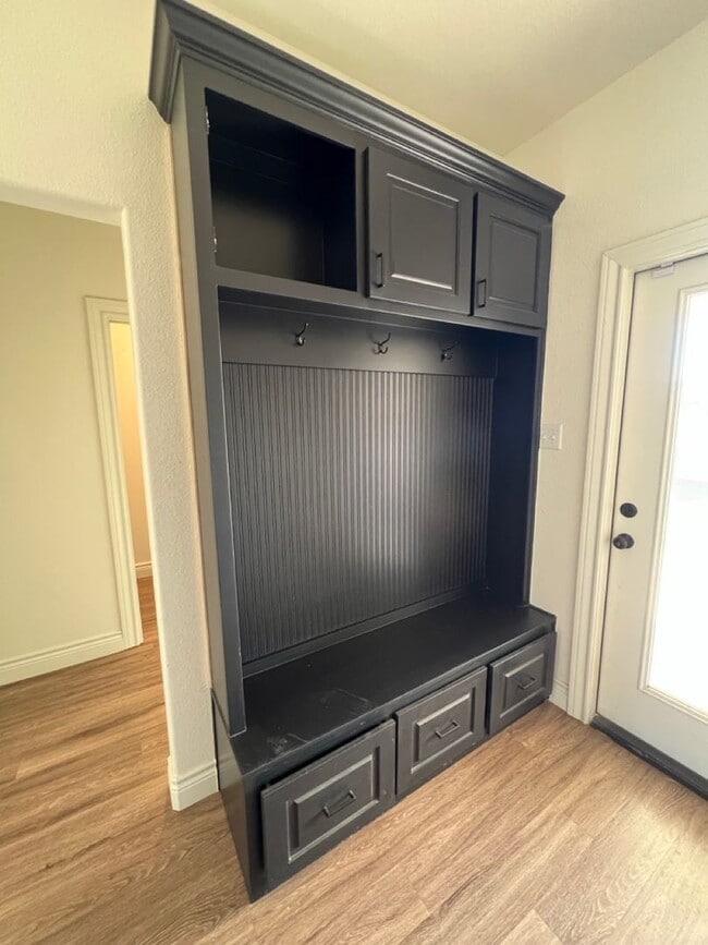 Building Photo - Easy Living with AMRR: Beautiful 4-Bedroom Home Near HEB