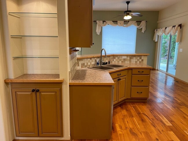 Building Photo - Well Maintained Home in Desirable Pelican ...