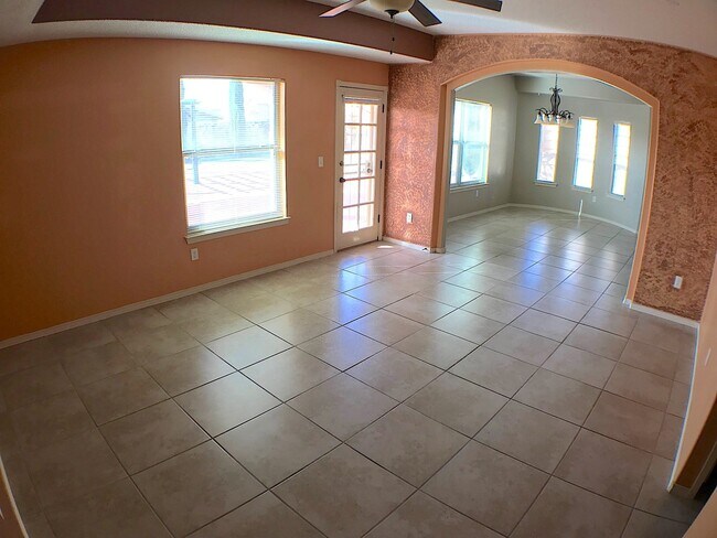 Building Photo - Northeast El Paso 3 Bed Refrig A/C