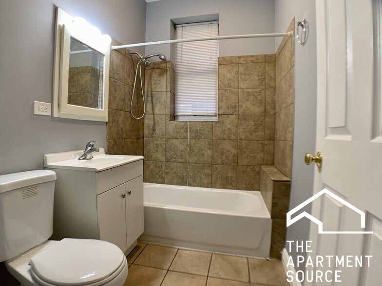 Building Photo - 4056 W Hirsch St