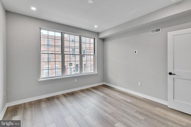 Building Photo - 752 S 16th St