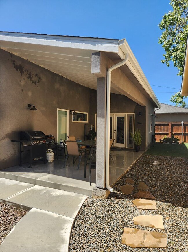 Building Photo - Upgraded Home Next to Chapman University