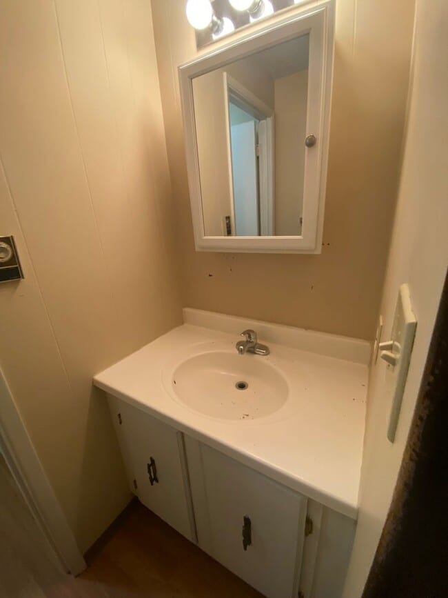 Building Photo - 111 W 12th Ave