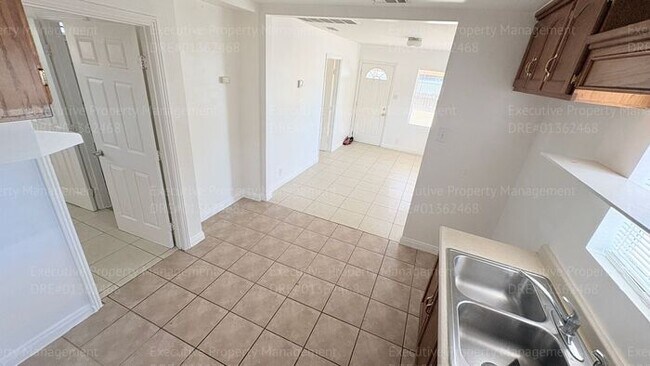 Building Photo - 2 bedroom 1 bathroom home near 34th St/ Chester Ave