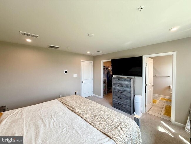 Building Photo - 9374 Mulligan Way