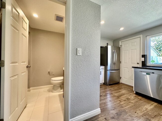 Building Photo - REQUEST A SHOWING AT MossglenProperties .c...