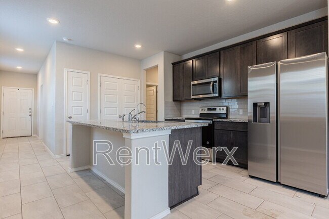 Building Photo - 10110 Jardin Verde