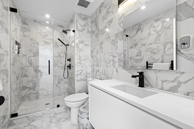 Building Photo - 634 Garden St